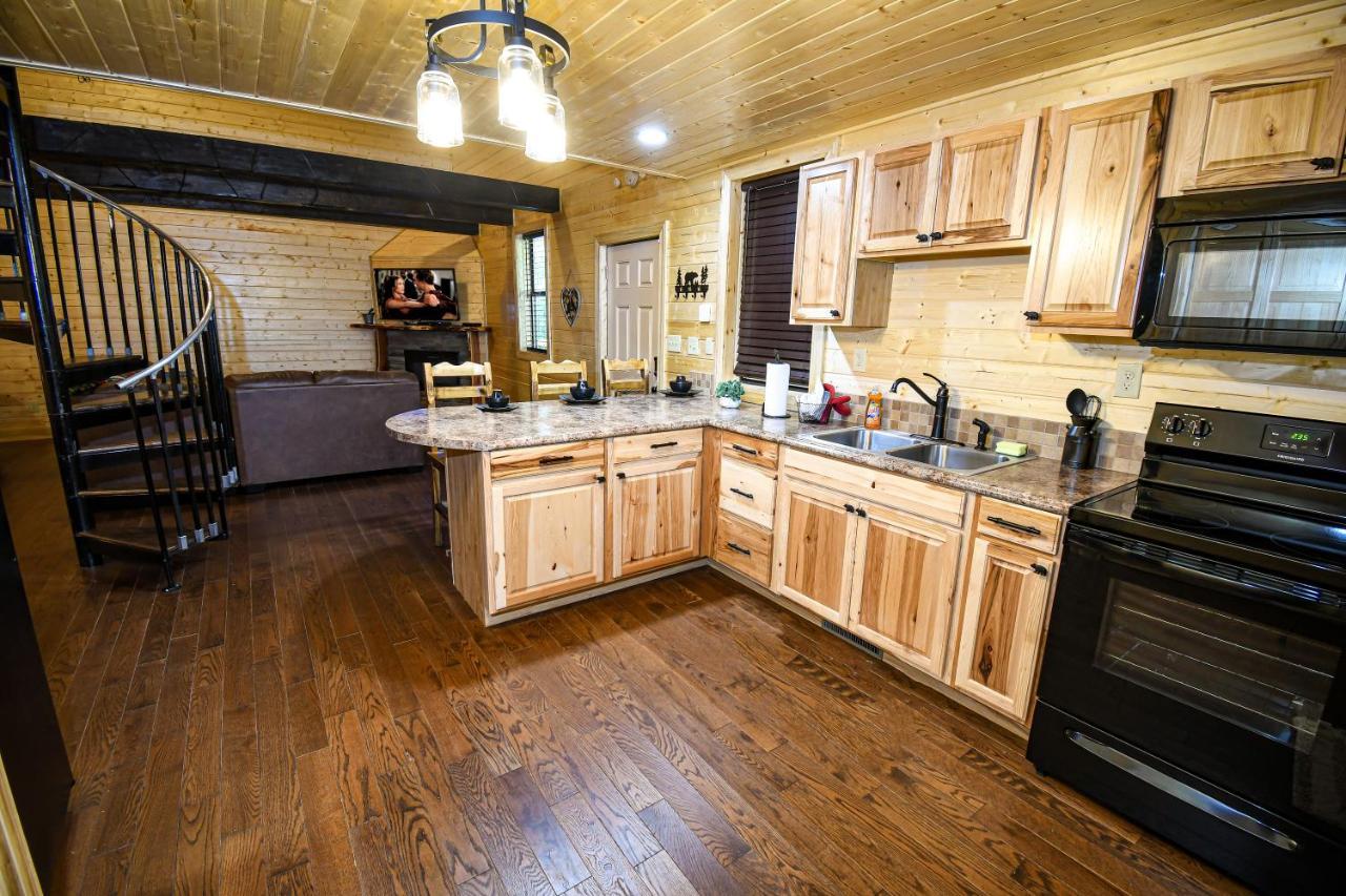 Villa Gatlinburg - Honeymoon Hideaway Esterno foto